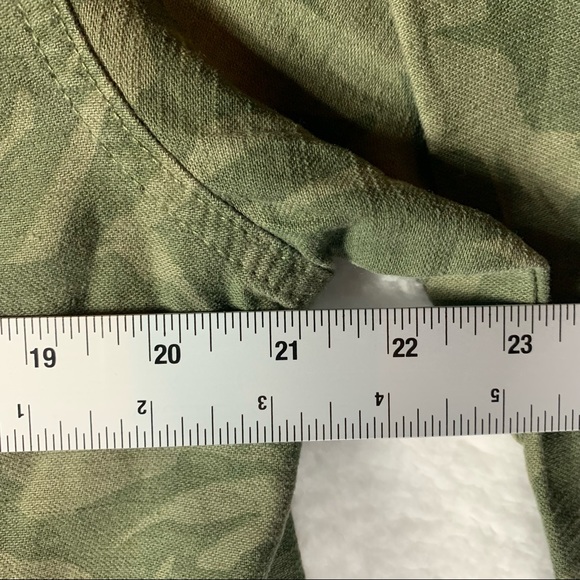 NWT American Eagle Green Camo Fern Jungle Cropped Jacket Frayed Hem Women's S. - Picture 5 of 8